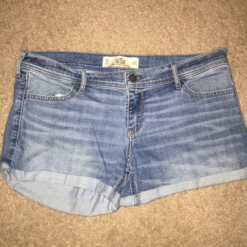 Light denim cuffed shorts